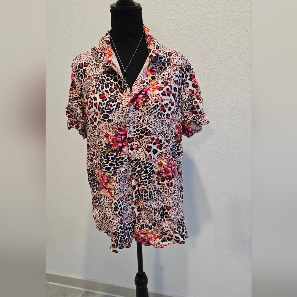 Vibrant Multicolor Button-Up Blouse - Picture 12 of 13